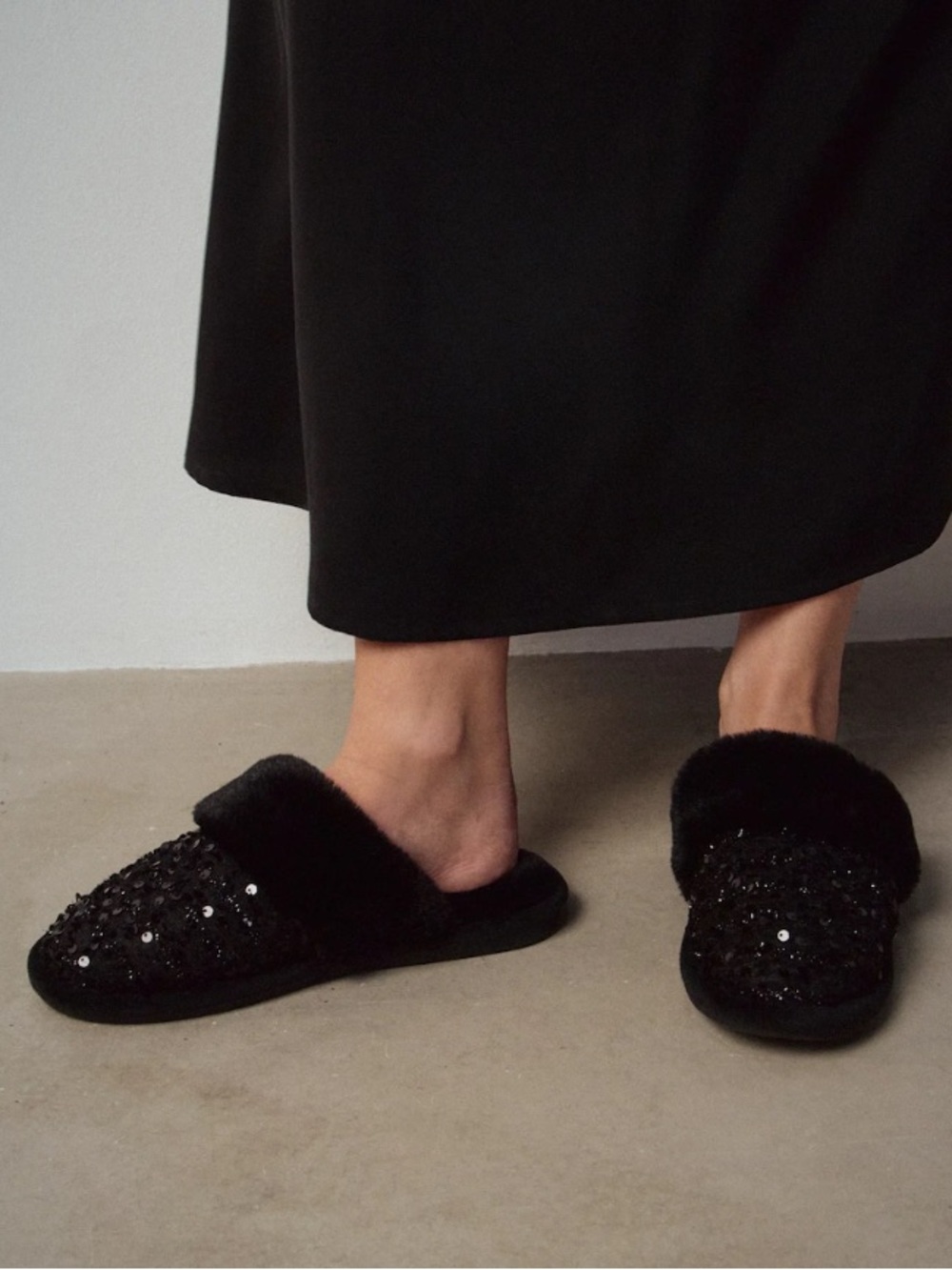 NWOT UGG Black Sequin Scuffete II Chunky Size 7